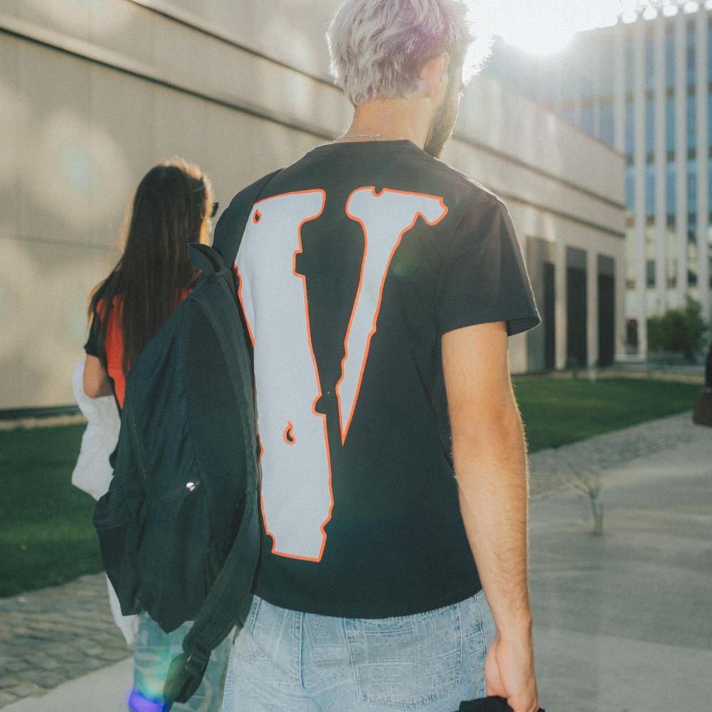 Vlone - Hanorace si Tricouri cu Logo V | Unfazed