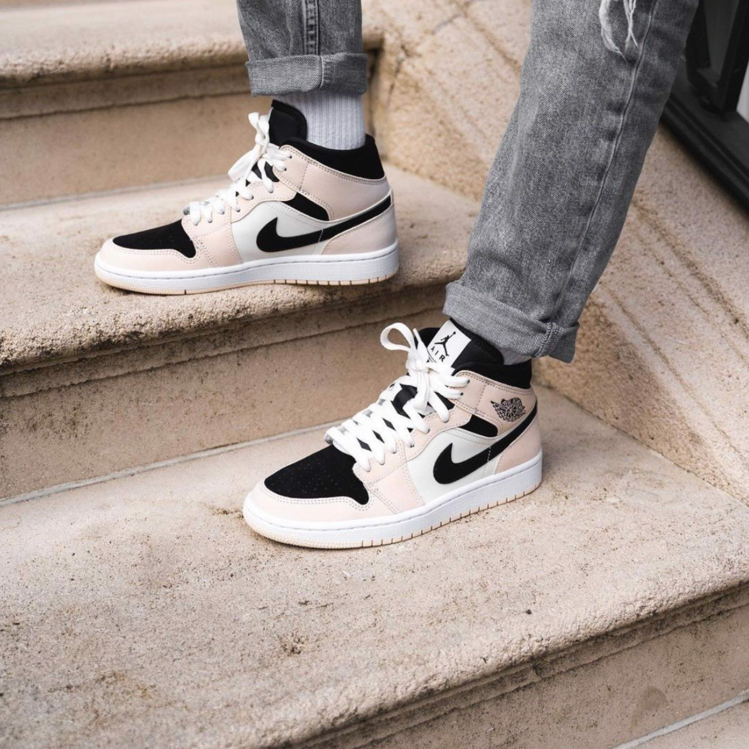 Air Jordan 1 Mid "Barely Guava"