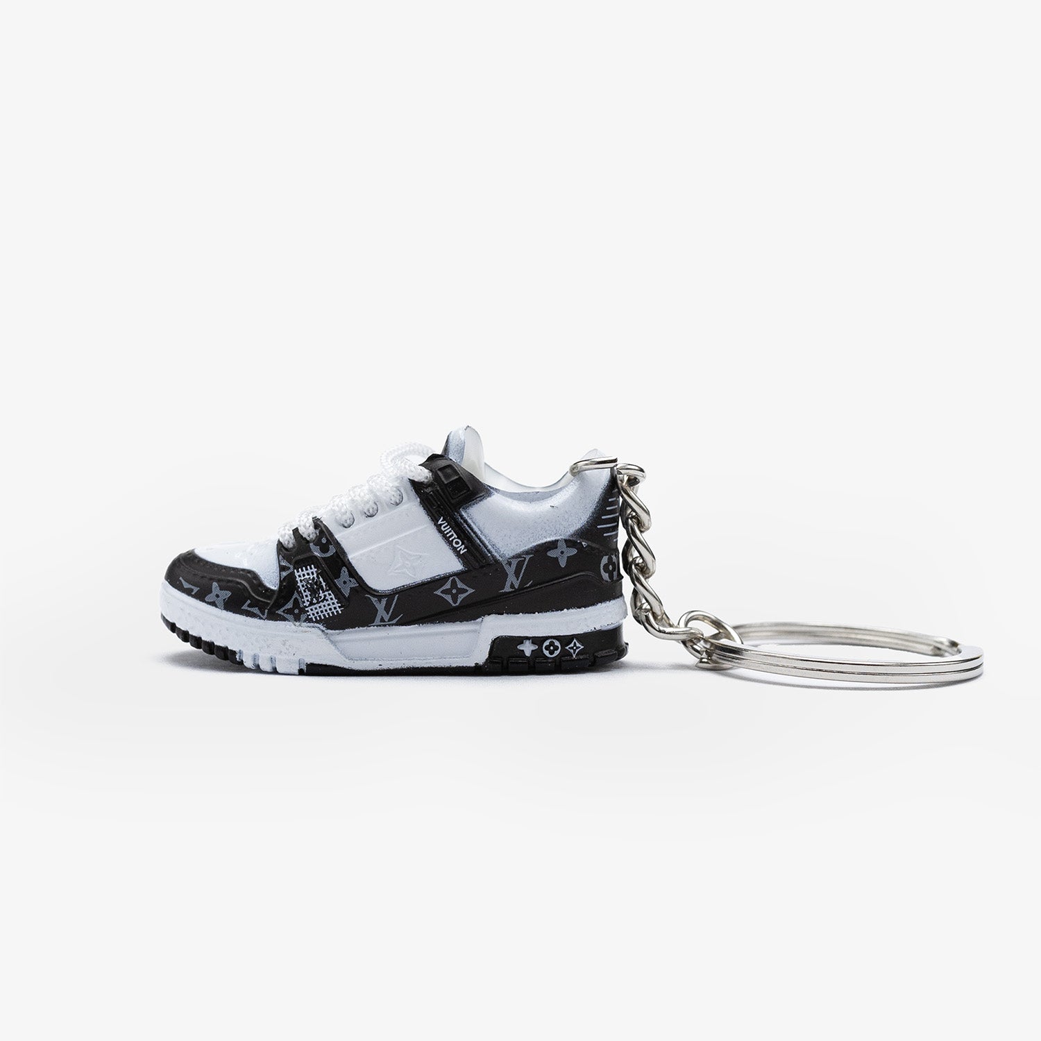 Breloc Louis Vuitton Trainer “Black White”