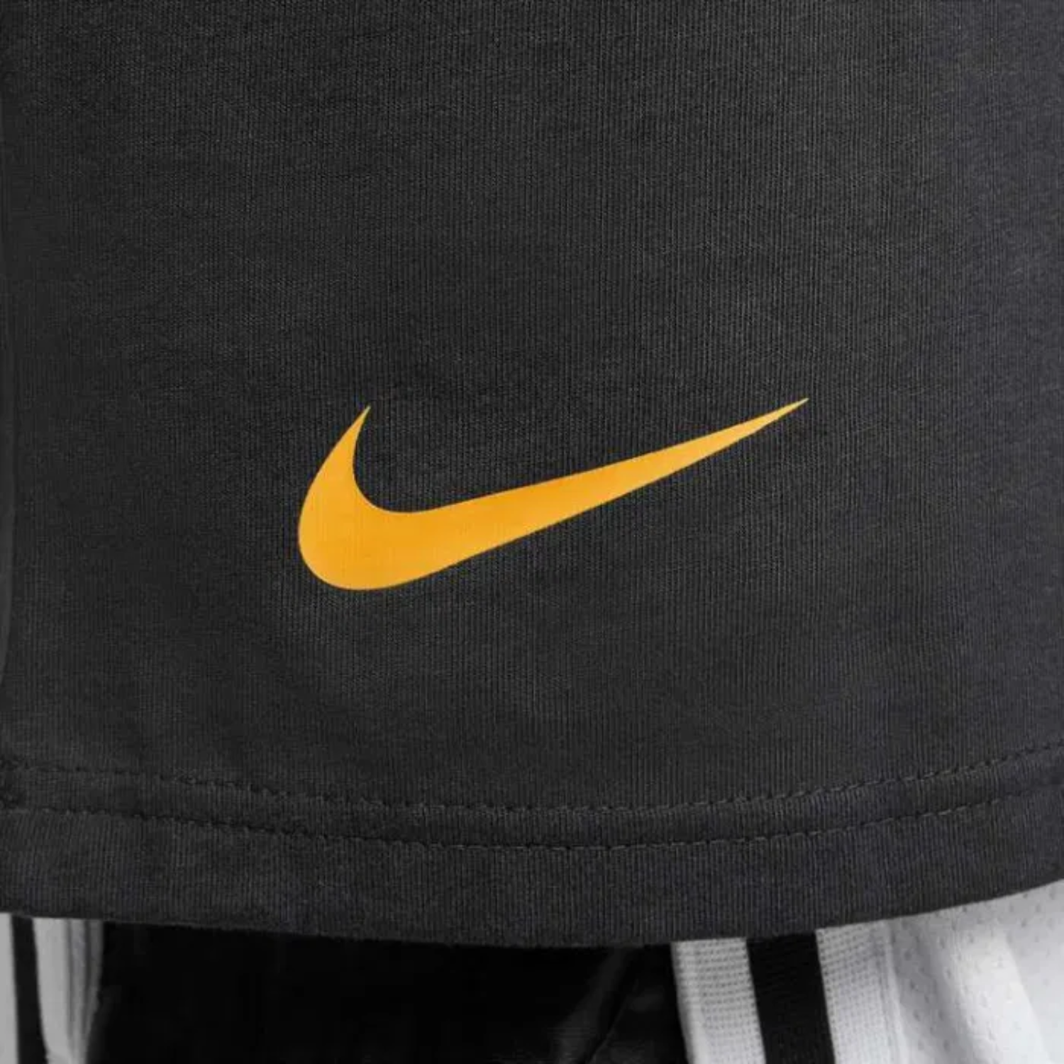 Tricou Kobe Bryant x Nike "Broken Not Beaten"