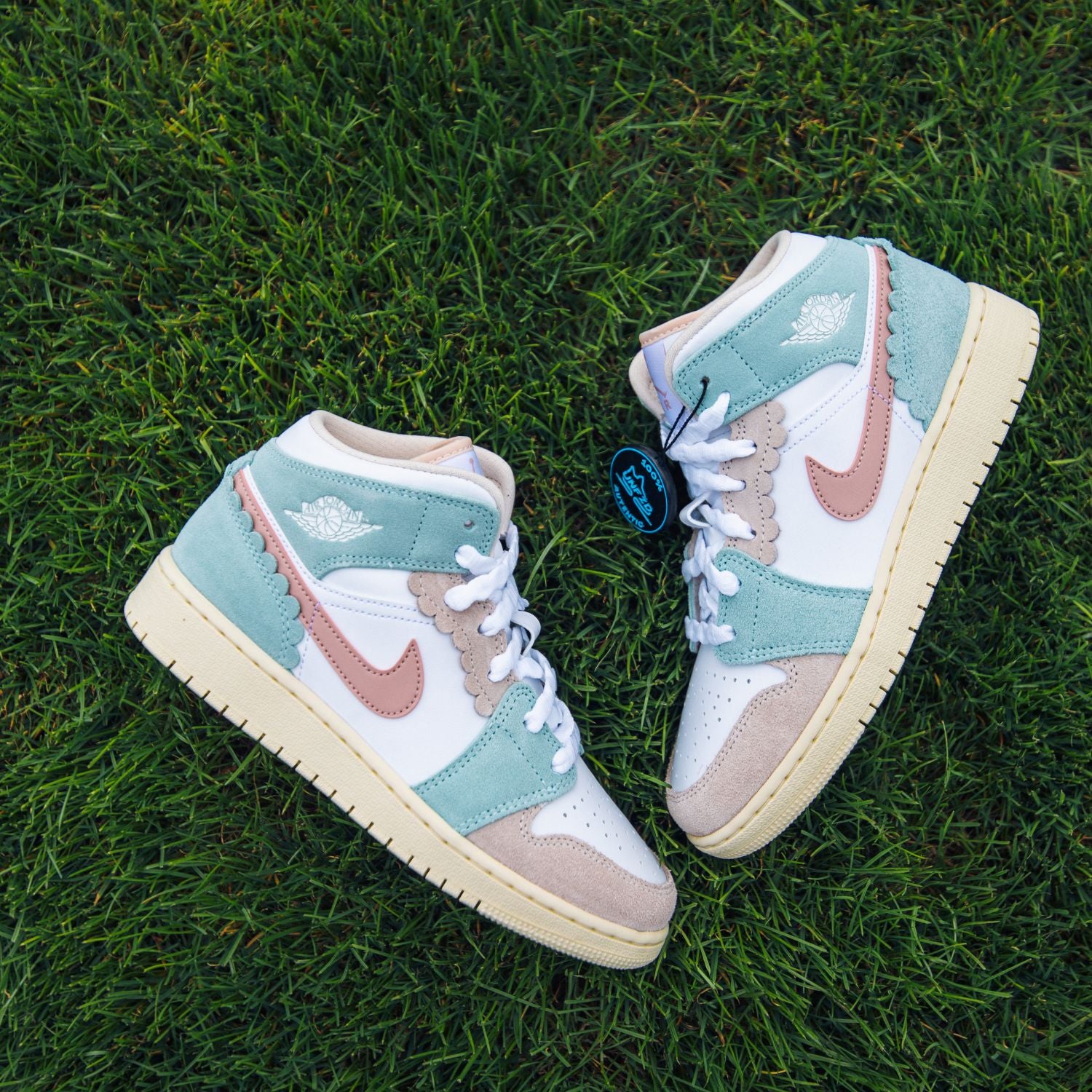 Air Jordan 1 Mid "Pink Oxford"