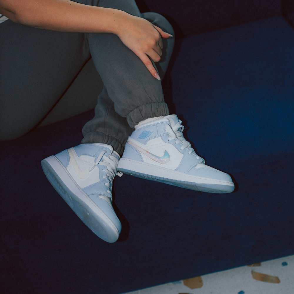 Air Jordan 1 Mid SE "Glitter Swoosh"