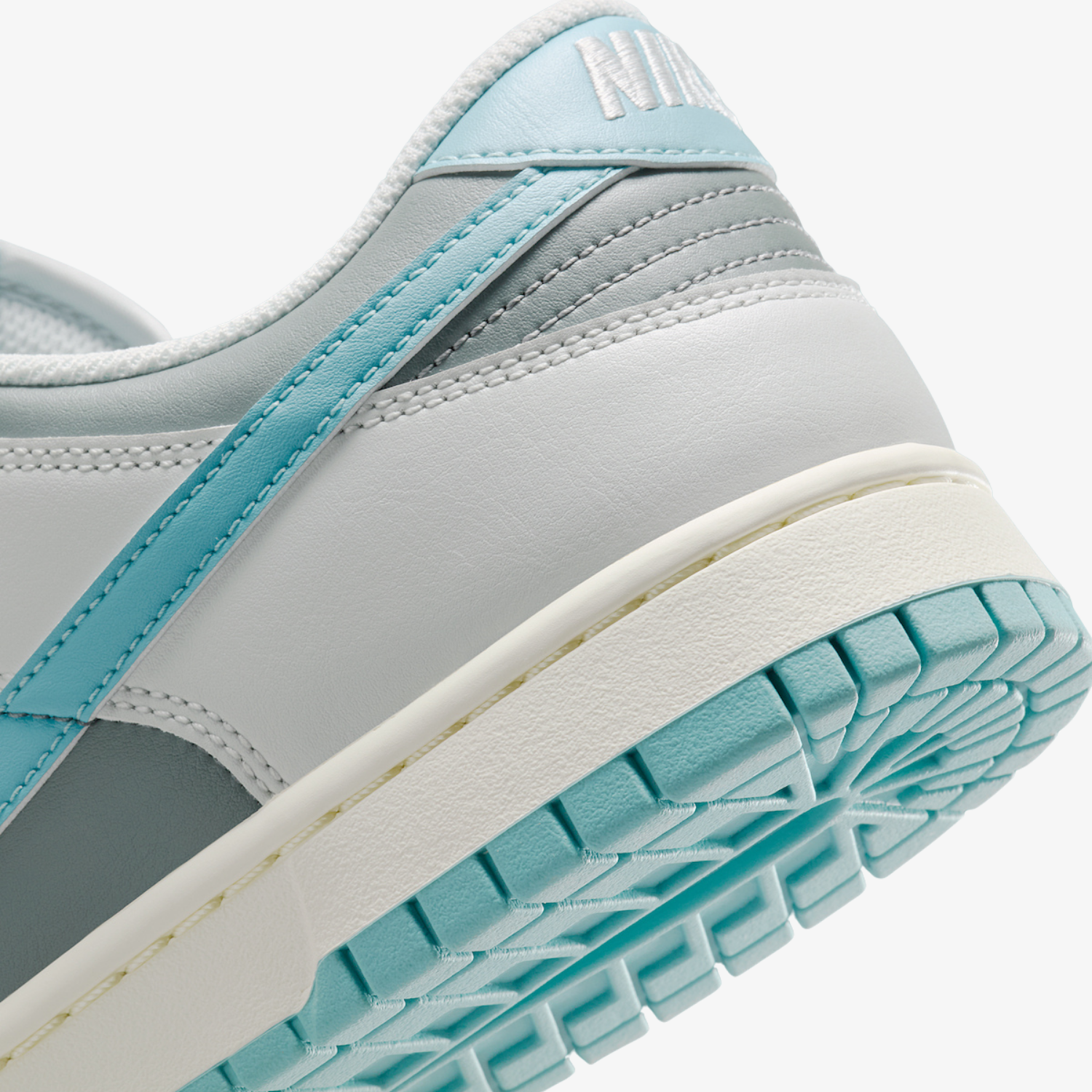 Nike Dunk Low Retro "Turquoise"
