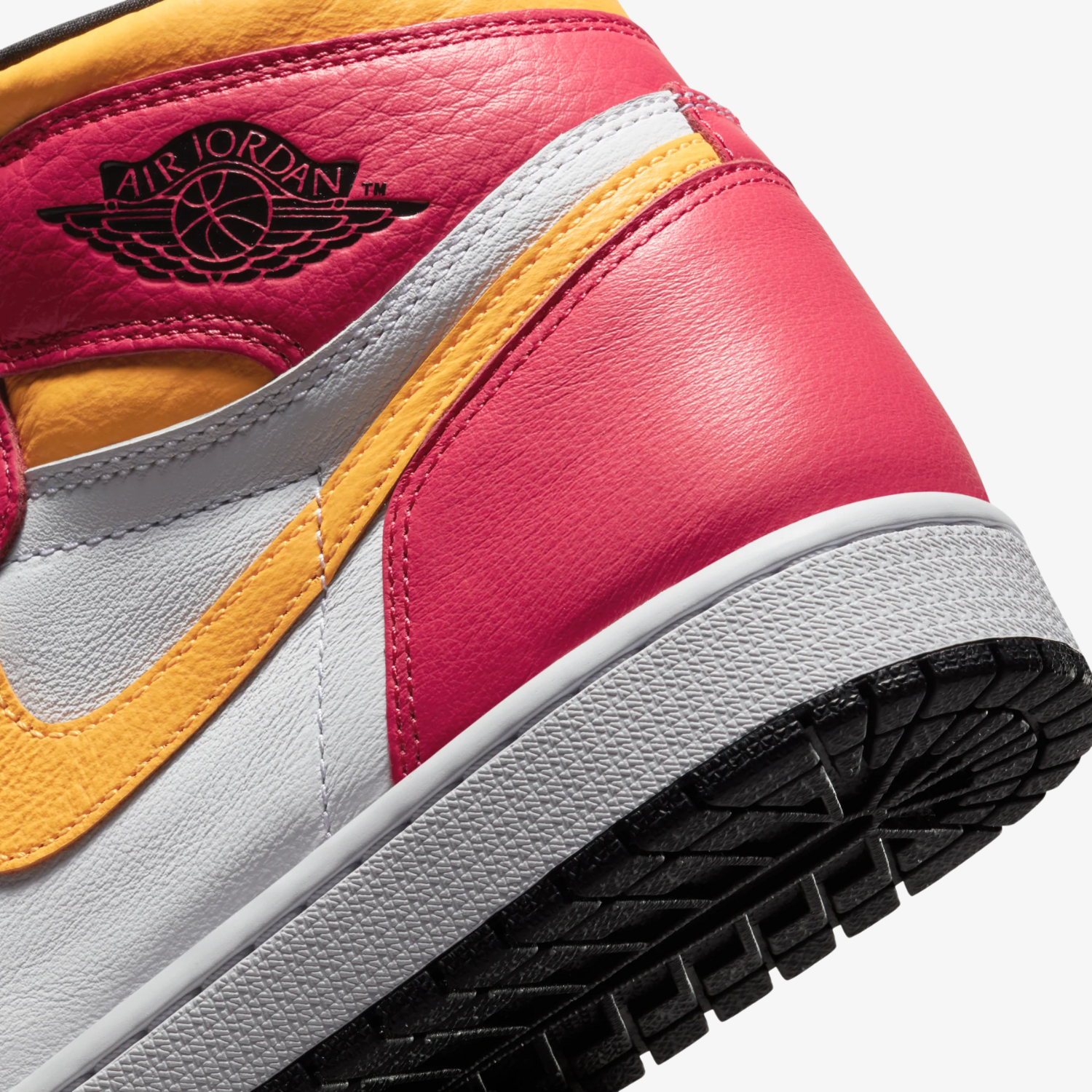 Air Jordan 1 Retro High OG "Light Fusion Red"