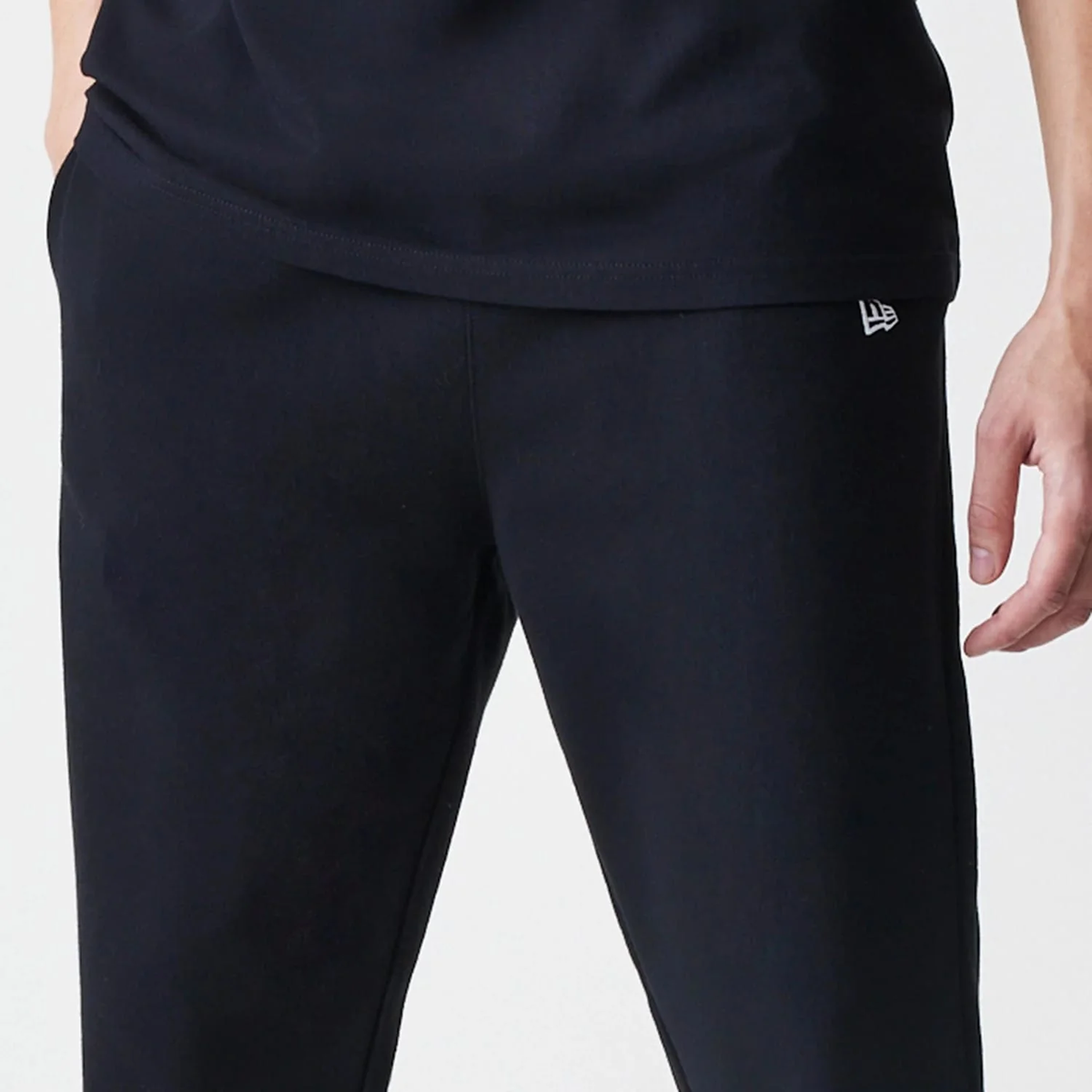 Pantaloni Lungi New Era Premium Essential "Black"