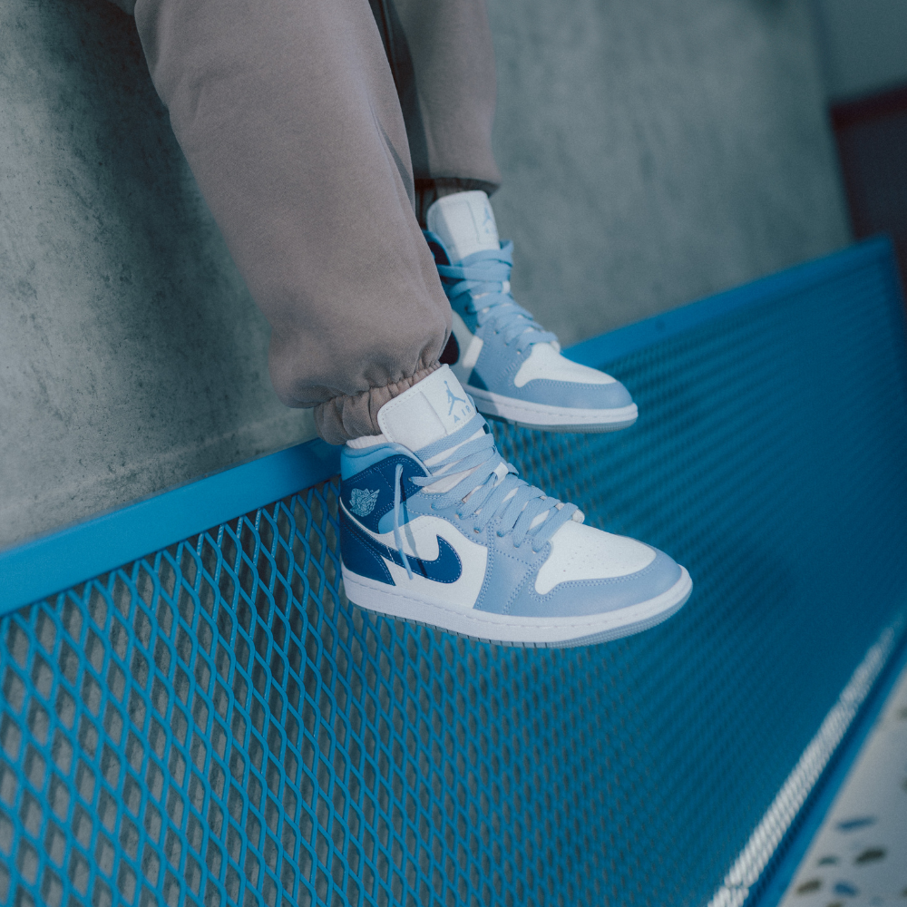 Air Jordan 1 Mid "Baby Blue"