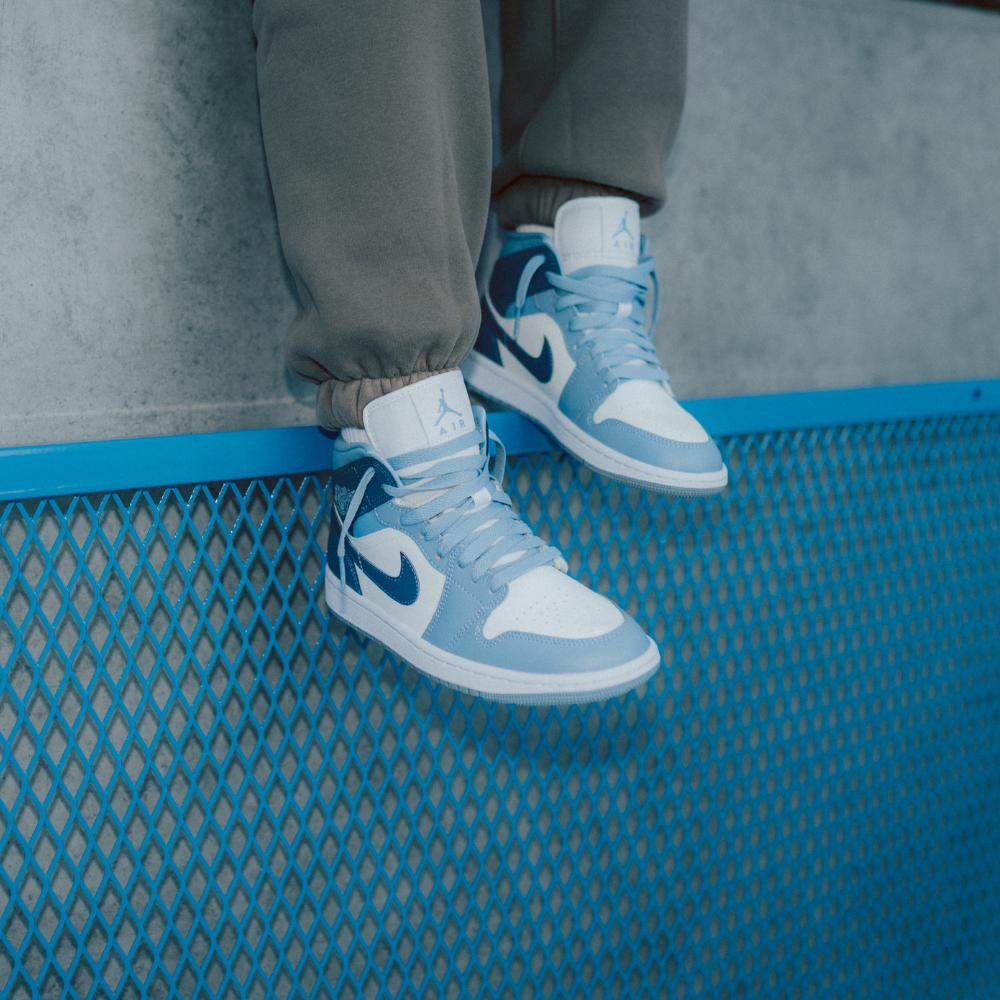 Air Jordan 1 Mid "Baby Blue"